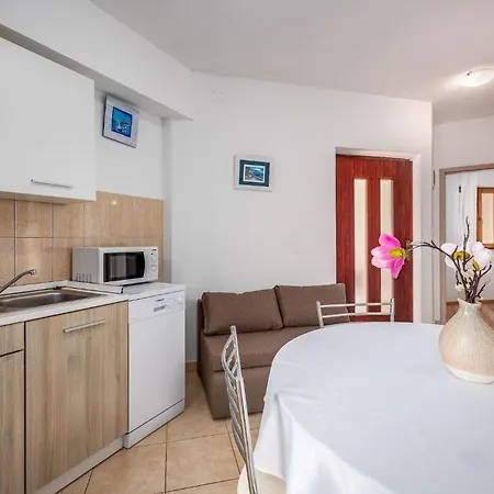Serene Summer Oasis - Pool, Jacuzzi, Sauna, Sea View - Lara Apartment *