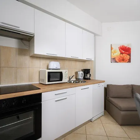 Apartment Serene Summer Oasis - Pool, Jacuzzi, Sauna, Sea View - Lara