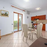 아파트 Serene Summer Oasis - Pool, Jacuzzi, Sauna, Sea View - Lara