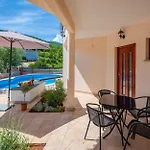 아파트 Serene Summer Oasis - Pool, Jacuzzi, Sauna, Sea View - Lara