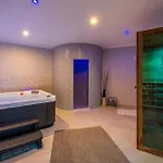 아파트 Serene Summer Oasis - Pool, Jacuzzi, Sauna, Sea View - Lara
