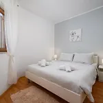 아파트 Serene Summer Oasis - Pool, Jacuzzi, Sauna, Sea View - Lara