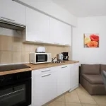 아파트 Serene Summer Oasis - Pool, Jacuzzi, Sauna, Sea View - Lara