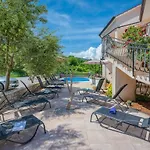 Serene Summer Oasis - Pool, Jacuzzi, Sauna, Sea View - Lara 아파트 *