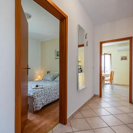 Serene Summer Oasis - Pool, Jacuzzi, Sauna, Sea View - Lara Apartment *