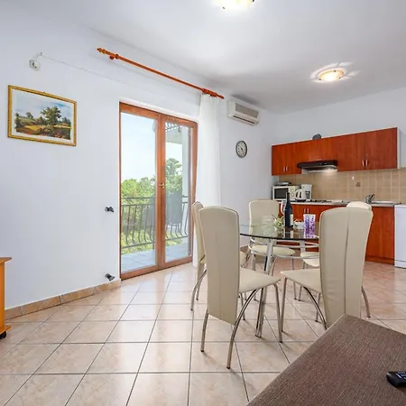 Apartment Serene Summer Oasis - Pool, Jacuzzi, Sauna, Sea View - Lara