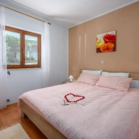 Serene Summer Oasis - Pool, Jacuzzi, Sauna, Sea View - Lara Apartment *