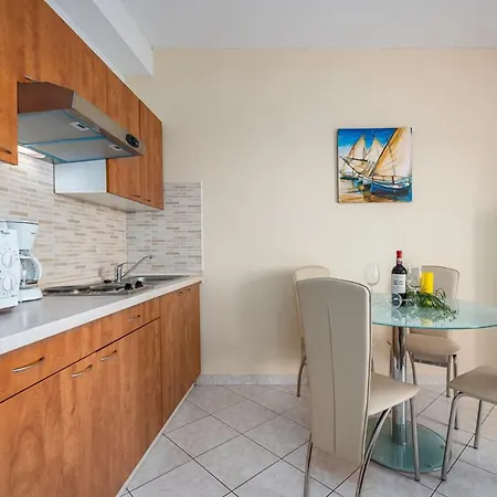 Serene Summer Oasis - Pool, Jacuzzi, Sauna, Sea View - Lara Apartment Drenje (Istria)