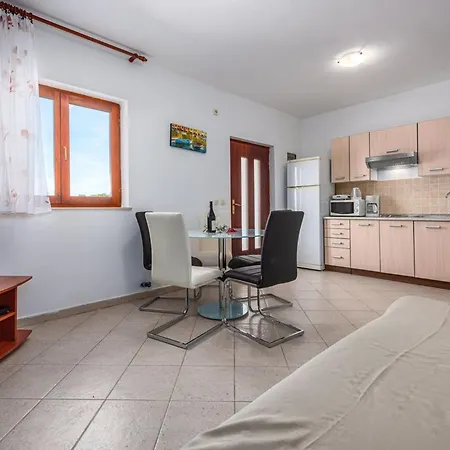 Apartment Serene Summer Oasis - Pool, Jacuzzi, Sauna, Sea View - Lara