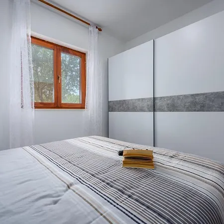 Apartment Serene Summer Oasis - Pool, Jacuzzi, Sauna, Sea View - Lara *