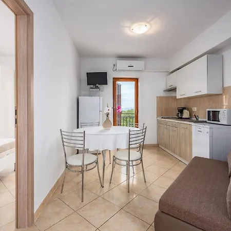 Apartment Serene Summer Oasis - Pool, Jacuzzi, Sauna, Sea View - Lara