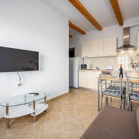 Serene Summer Oasis - Pool, Jacuzzi, Sauna, Sea View - Lara Apartment