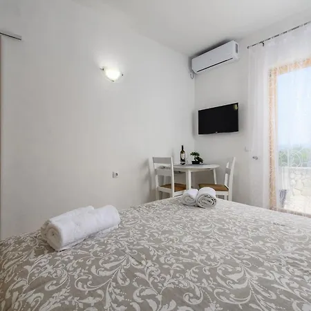 Serene Summer Oasis - Pool, Jacuzzi, Sauna, Sea View - Lara Apartment *