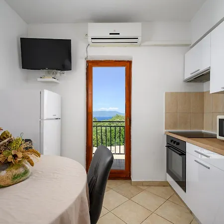Serene Summer Oasis - Pool, Jacuzzi, Sauna, Sea View - Lara Apartment *