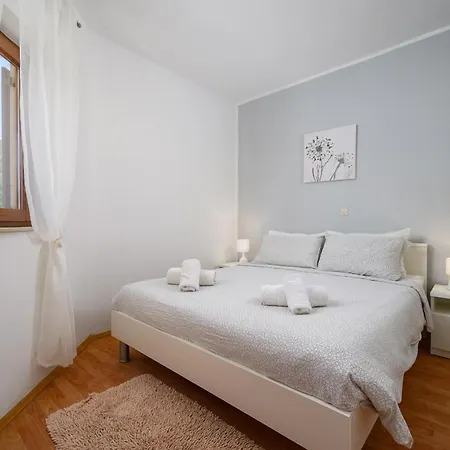 Apartment Serene Summer Oasis - Pool, Jacuzzi, Sauna, Sea View - Lara
