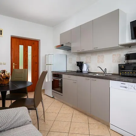 Serene Summer Oasis - Pool, Jacuzzi, Sauna, Sea View - Lara Apartment *