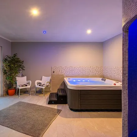 Serene Summer Oasis - Pool, Jacuzzi, Sauna, Sea View - Lara Apartment *